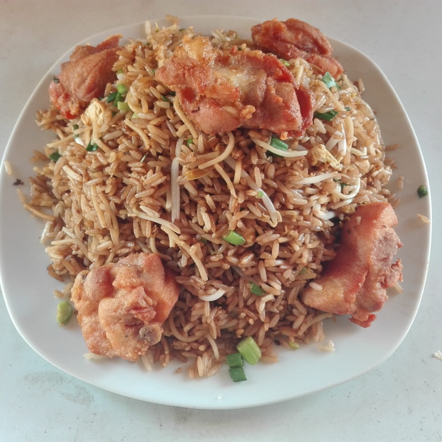 Comida china y platos de pollería en Nan Jing