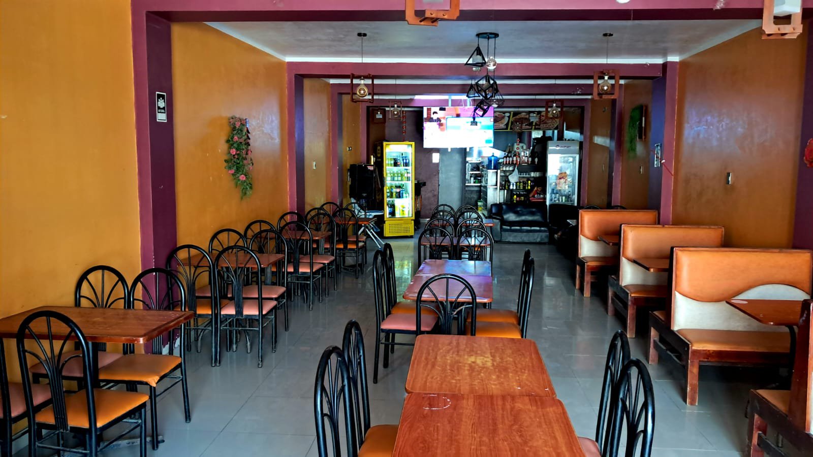 Interior de Nan Jing, restaurante chifa y pollería en Santa María, Huacho